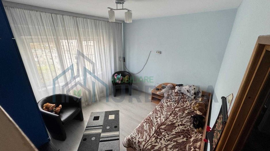 Apartament 3 camere, cartierul Alexandru cel Bun, etaj intermediar, vedere bulevard - Poză 3