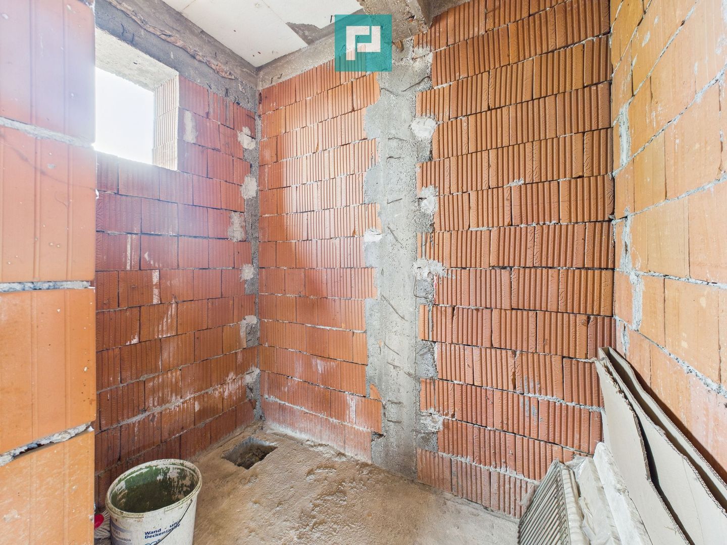 Casă la roşu S+P+1 în Bodrogu Nou - Poză 10