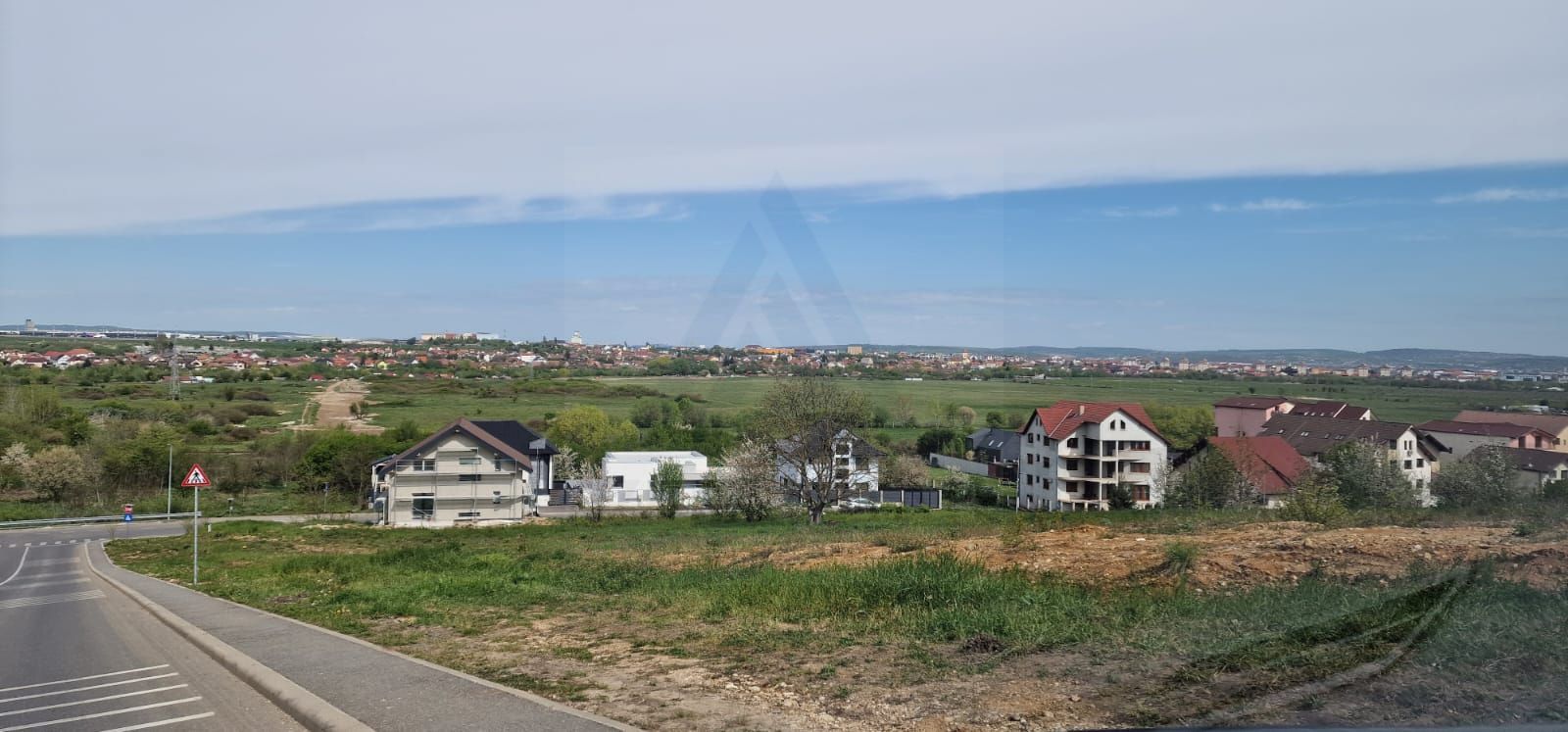 Teren intravilan 517 mp cu utiliati la drum principal in zona Tilisca - Poză 4
