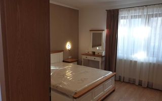 Apartament la casa 2 dormitoare terasa si curte proprie Sub Arini - Poză 4