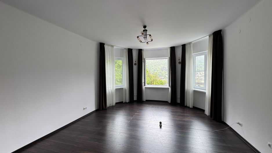 Apartament cu vedere spre Tâmpa, liniște și natură, în Centrul Istoric al Brașov - Poză 3
