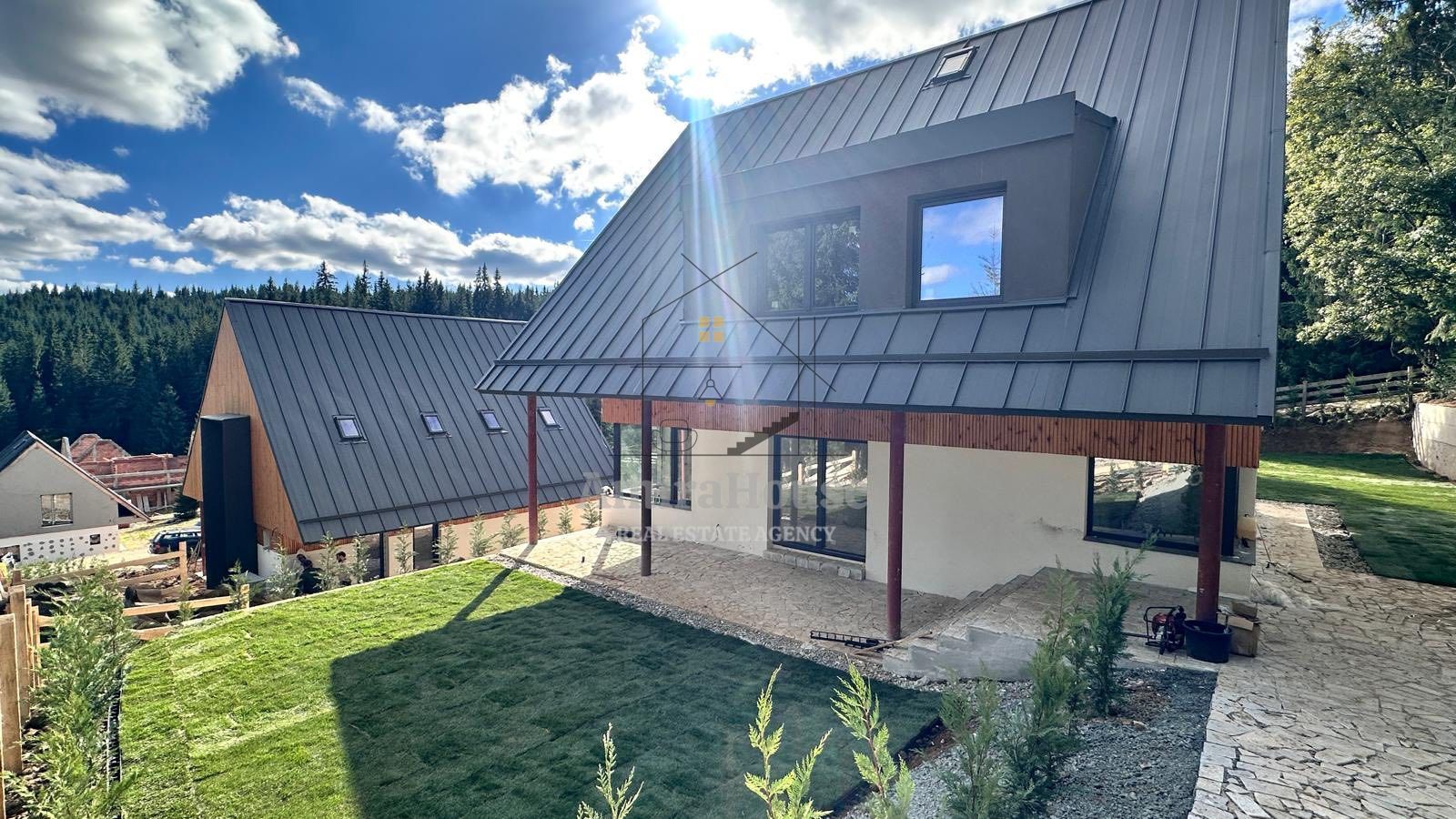 6 Case de vacanta localitatea Marisel jud Cluj la drumul Judetean DJ107P - Poză 1