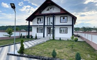 Casa / Vila de Vanzare in Onesti - Poză 1