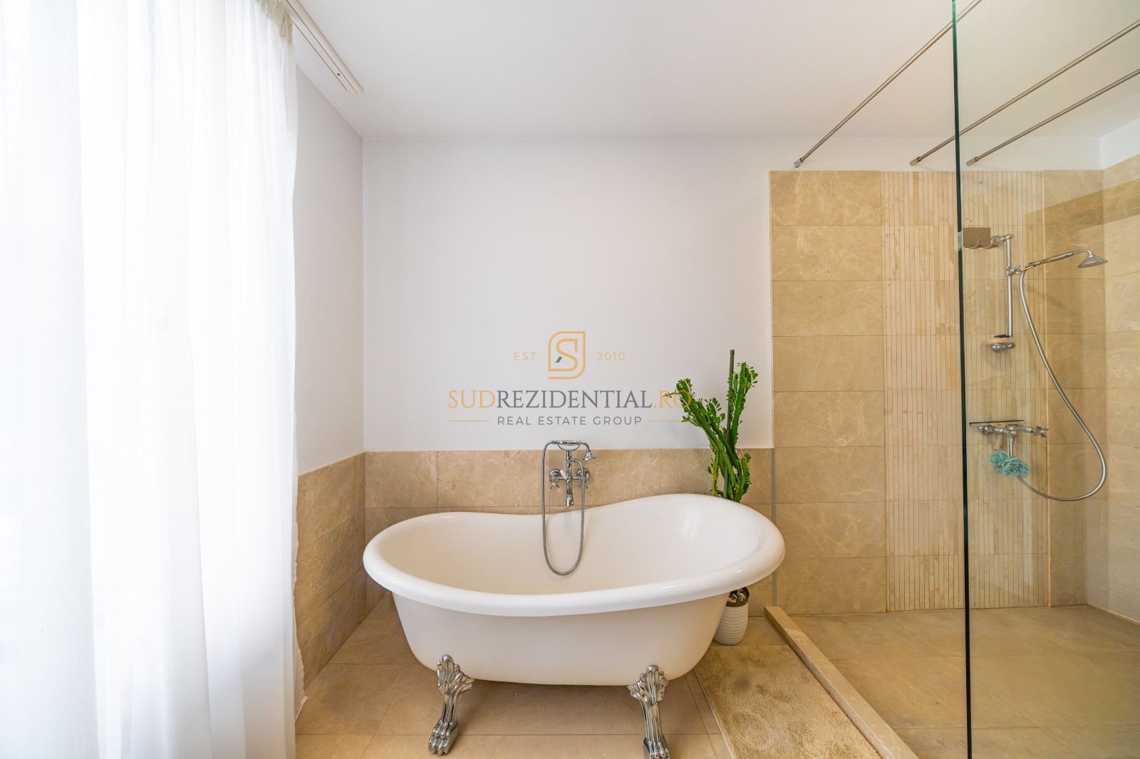 Resedinta spectaculoasa  – Vila exclusivista deschidere directa la lac - Poză 22