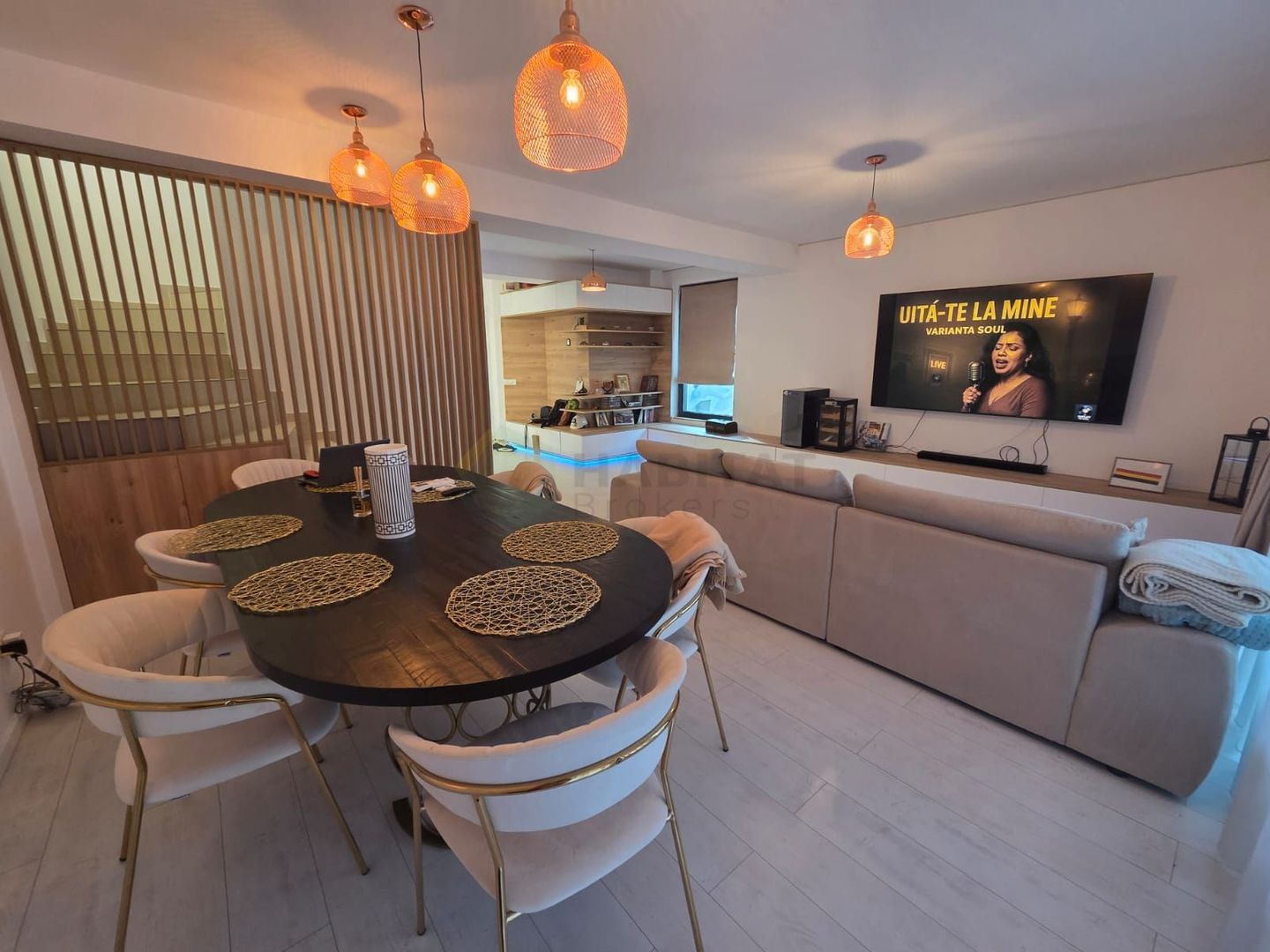 Vilă tip duplex cu mansardă, piscină și design modern – Tunari - Poză 3