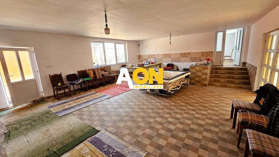 Casa cu 4 dormitoare, 821 mp teren - Poză 4