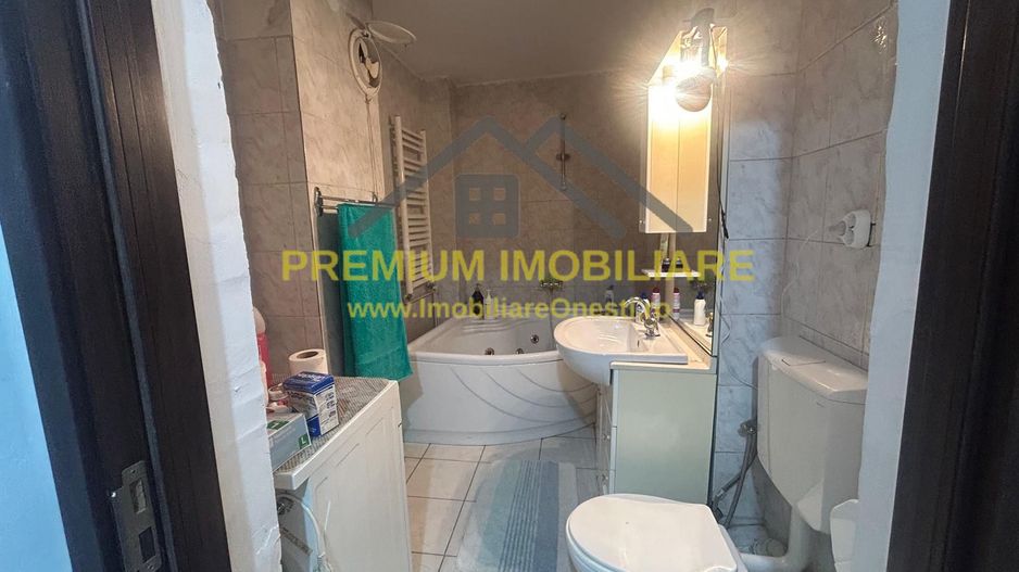 De vanzare Apartament 3 camere zona de jos - Poză 12