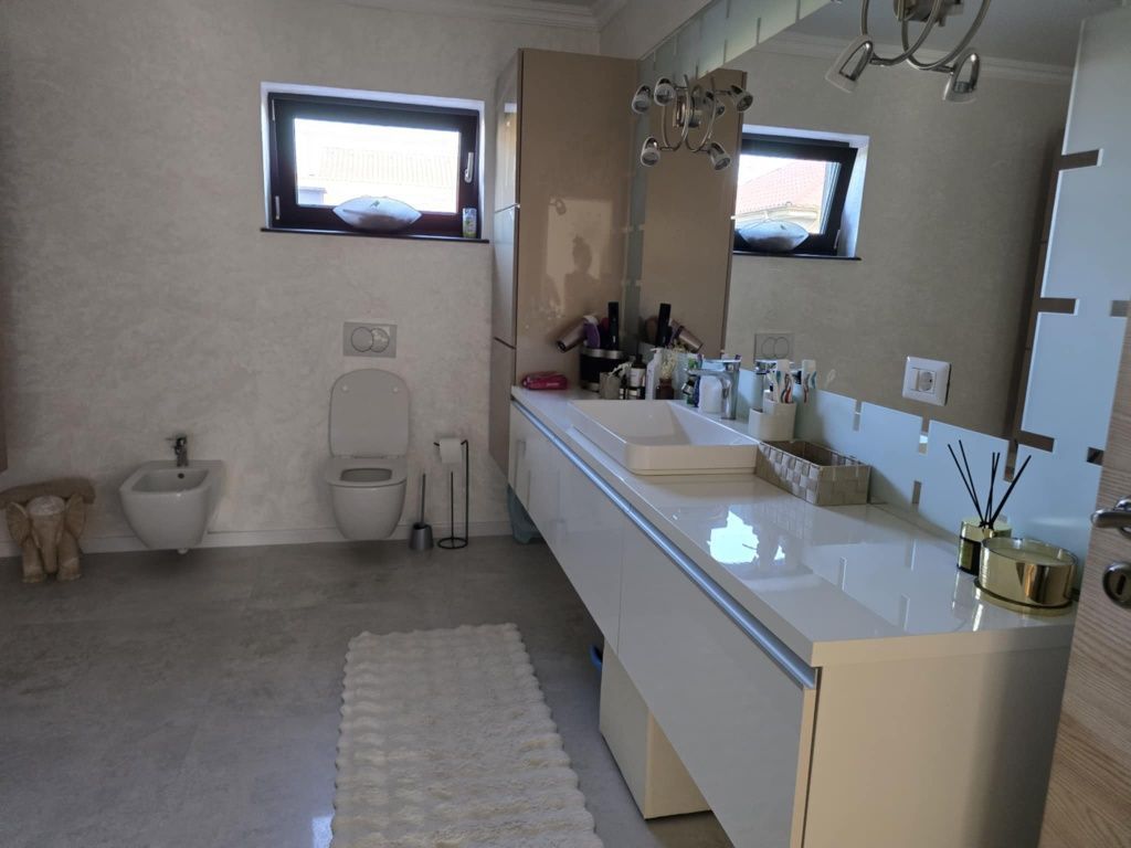 🏡✨ CASĂ PREMIUM  ȘENDRENI – 305 MP LOCUIBILI, TEREN 1.000 mp - Poză 4