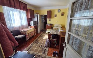 Casă de vânzare în Deleni, Iași – 3 camere, teren 2000 mp - Poză 5