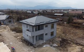 Casă exclusivistă de vânzare în Sânpetru - Poză 1