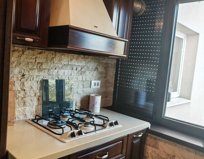 Apartament 4 camere, 2 bai, 2 balcoane, boxa, 84mp, bloc1983 Titan -Prevederii - Poză 2