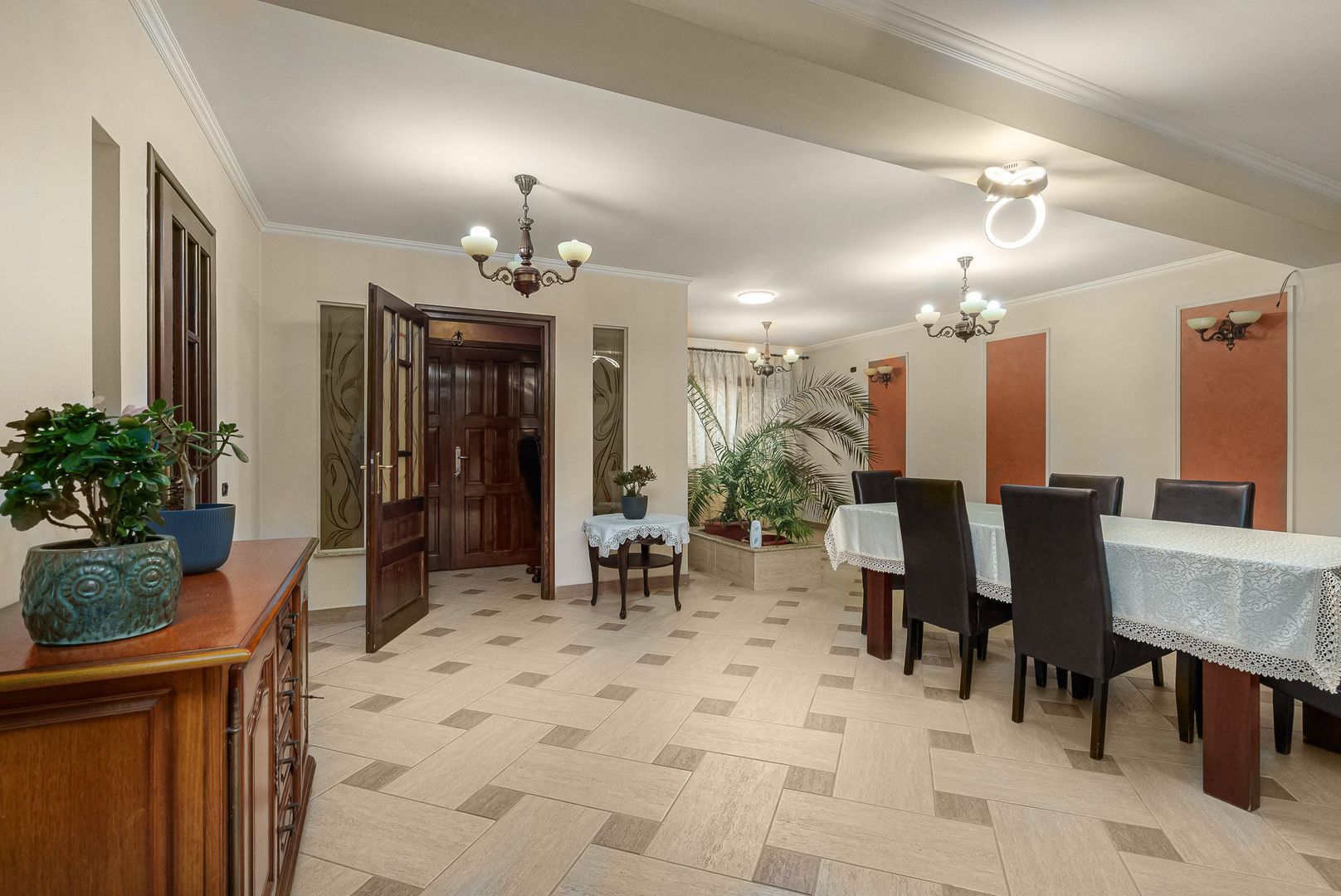 RAHOVA Salaj Vila 2007 S+P+1+M calitate superioara 370 mp - Poză 12