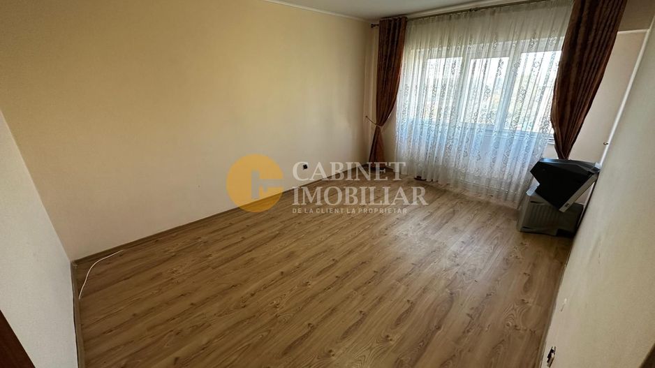 Apartament cu 3 camere decomandat, 2 bai, etaj intermediar - Gara - Poză 1