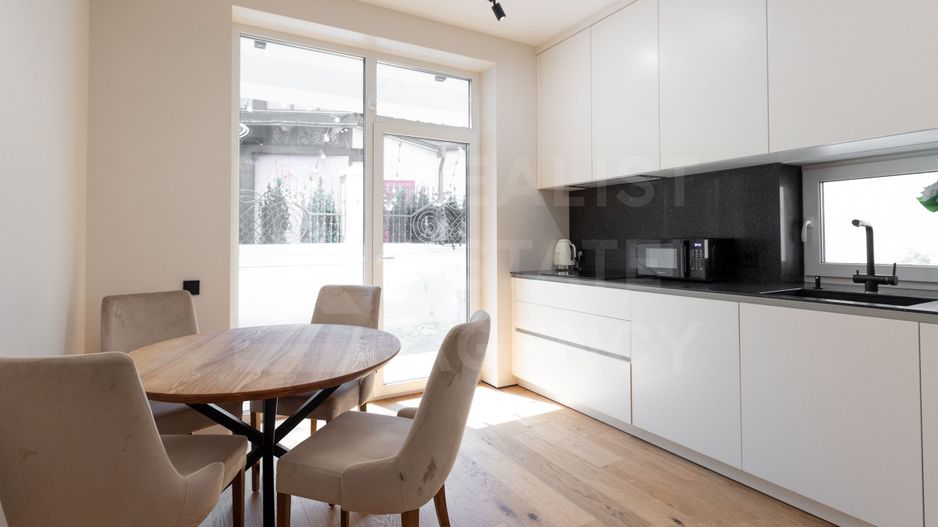 Chirie, casă, 2 nivele, 4 camere, str. Bujorilor, Centru - Poză 8