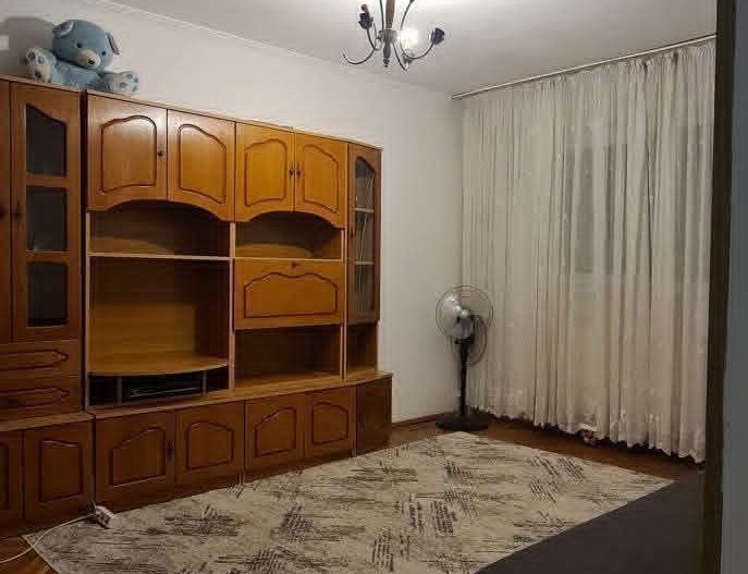 De vanzare apartament cu 2 camere, central, Bloc BR, et. 2, 76.000 euro - Poză 2
