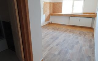 Etaj de inchiriat/ camere+ bai/bucatarie/spalatorie - Poză 6