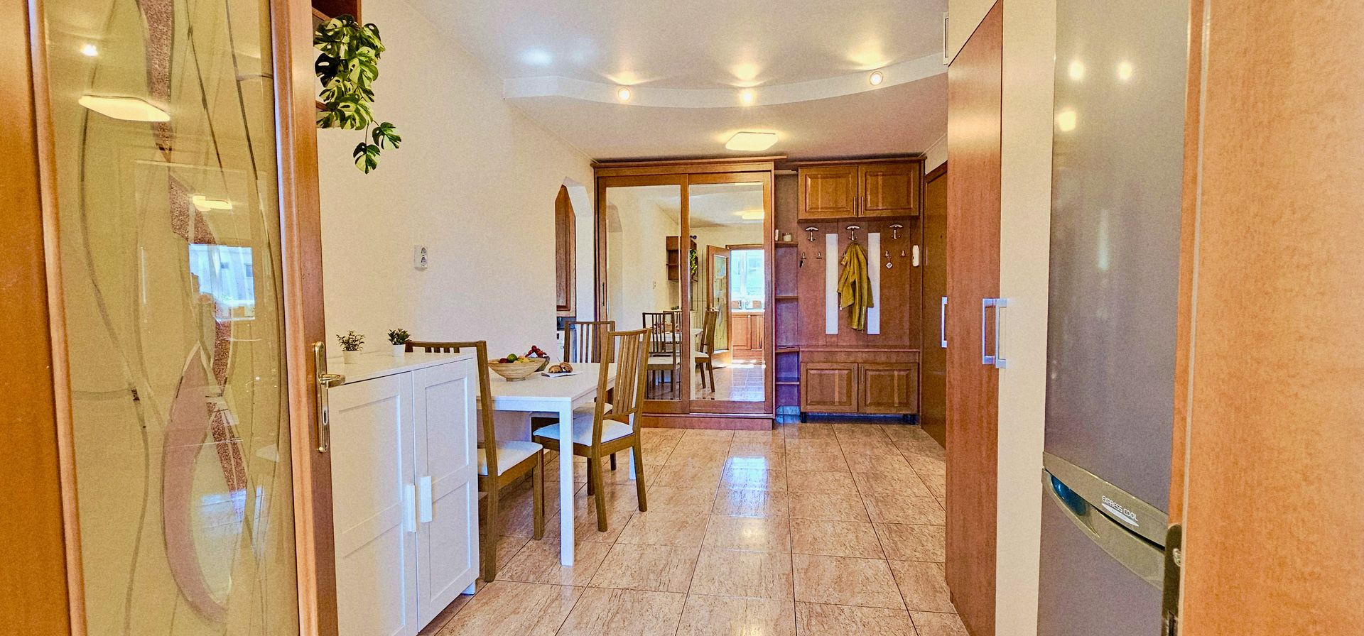 Apartament etaj intermediar, luminos, centrală proprie, fereastră la baie - Poză 11