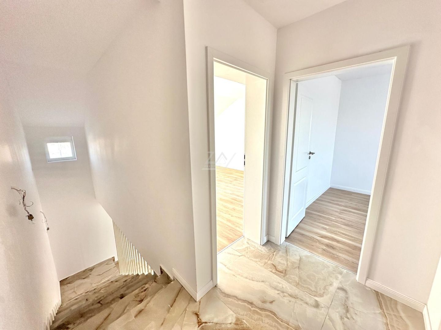 COMISION 0! Finalizat - toate utilitatile. 3 dormitoare. Drum pavat. - Poză 12