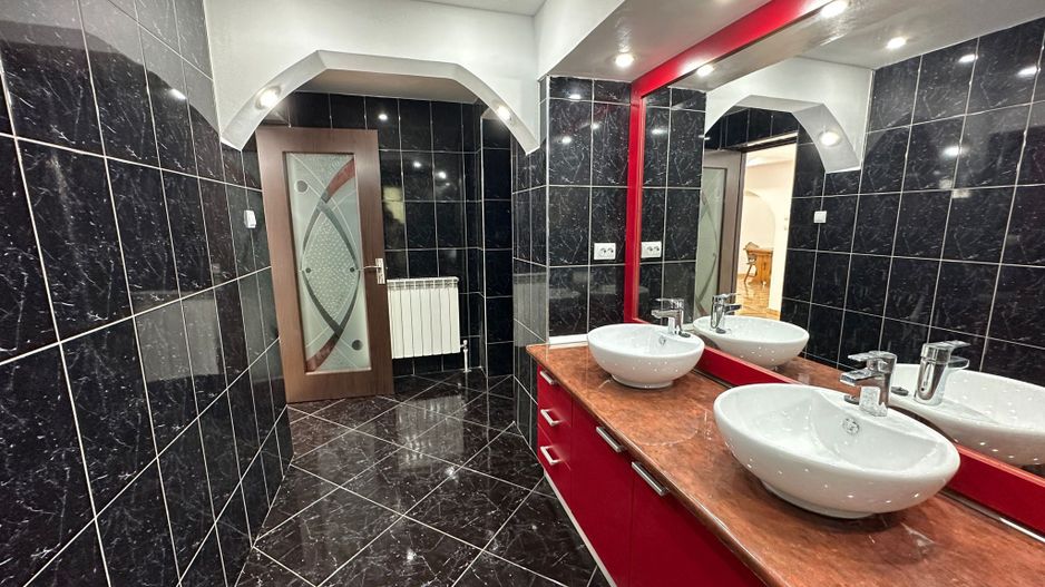 Vilă tip duplex, modernizată 2023,  teren 913 mp, zona Cartier; - Poză 10