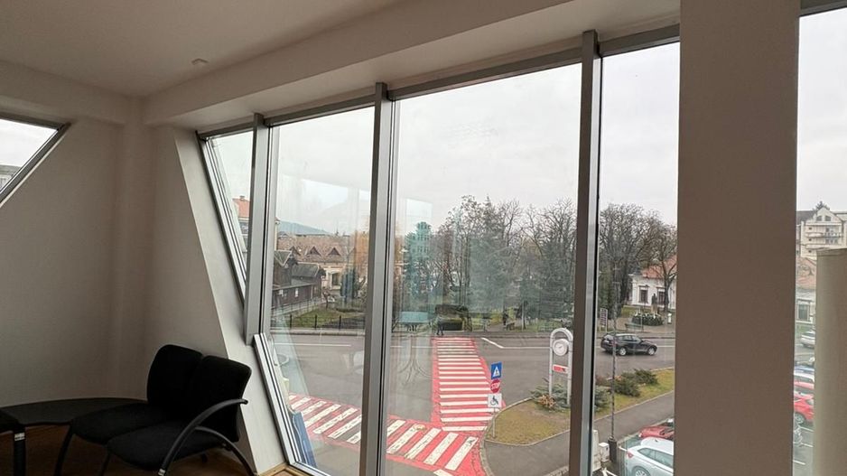 Spațiu de închiriat,ultracentral,Covasna, 152mp, 1000 euro(negociabil) - Poză 5
