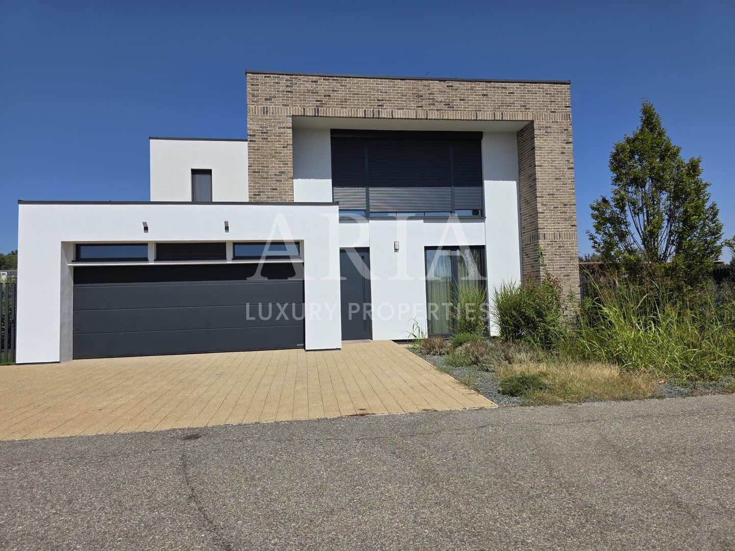 Dumbrava Vlasiei – Armonie între design, lumină și natură - Poză 36