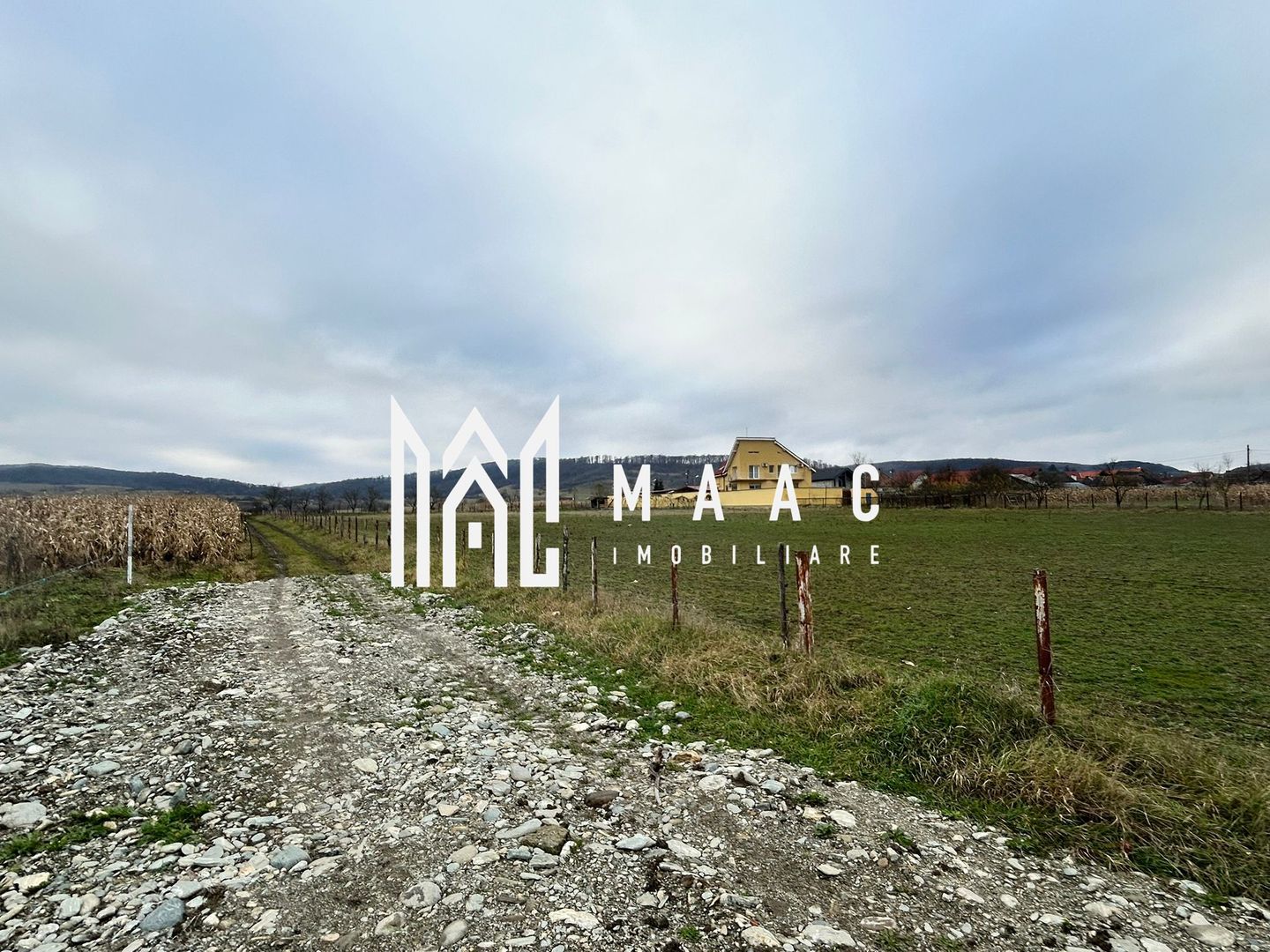 Teren intravilan | 860 mp | Deschidere 16 m | Priveliște montană | Bradu - Poză 9