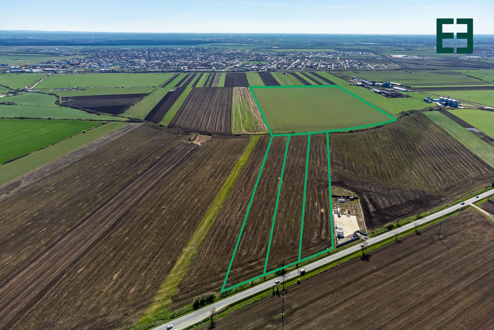 Teren intravilan cu acces la Drum Județean DJ 709 - 275200 mp - Poză 3