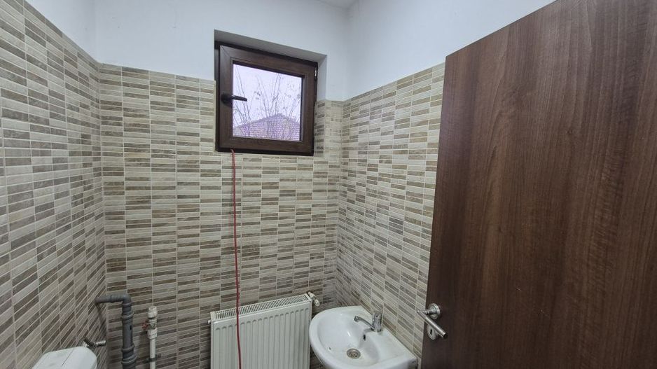 Spatiu de birouri generos - Poză 11
