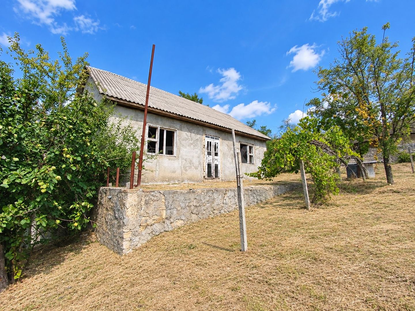 CASĂ GENEROASĂ CU 3 CAMERE – 90 m² | 17 ARI| ANENII NOI - Poză 3