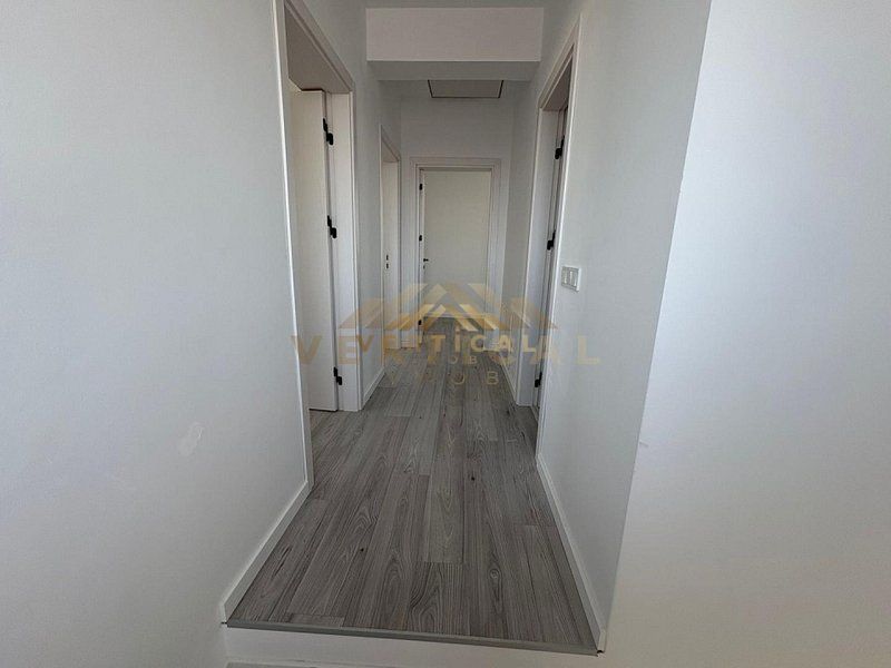 Vila la intrare in comuna Berceni - Poză 8