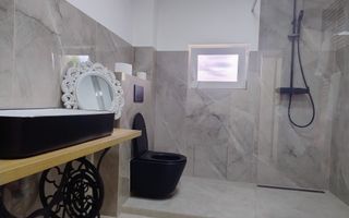 Vilă elegantă cu design luxos și grădină superb amenajată în Șag - Poză 19