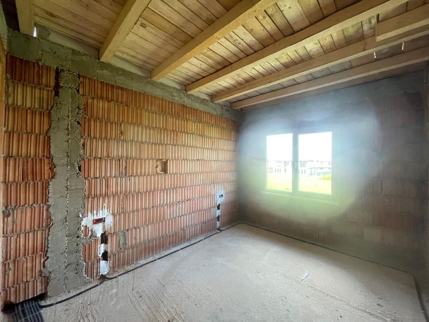 Duplex despartit prin camera tehnica, 3 dormitoare, Mosnita Noua - Poză 4