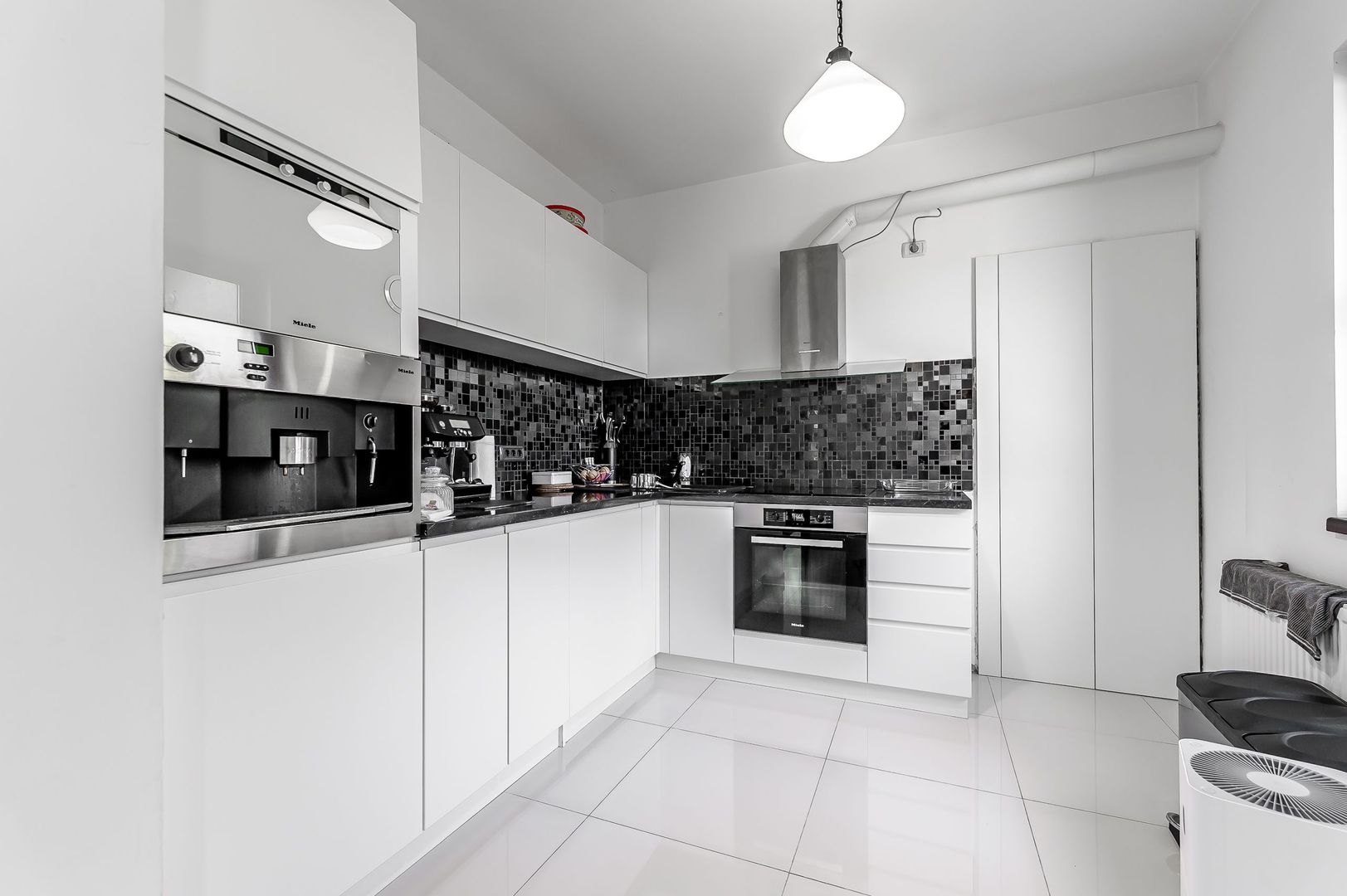 Vilă nouă independentă energetic și 1117 mp teren - Poză 4