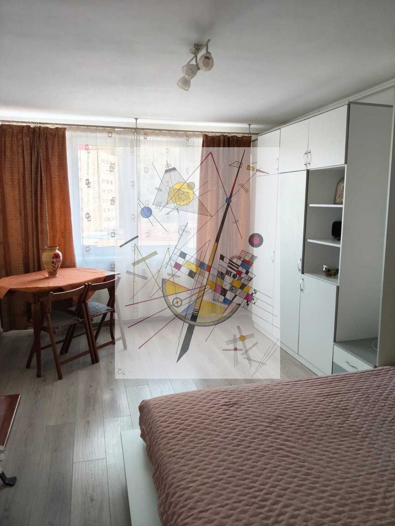 Inchiriez garsoniera zonă centrală Piatra Neamț - Poză 1