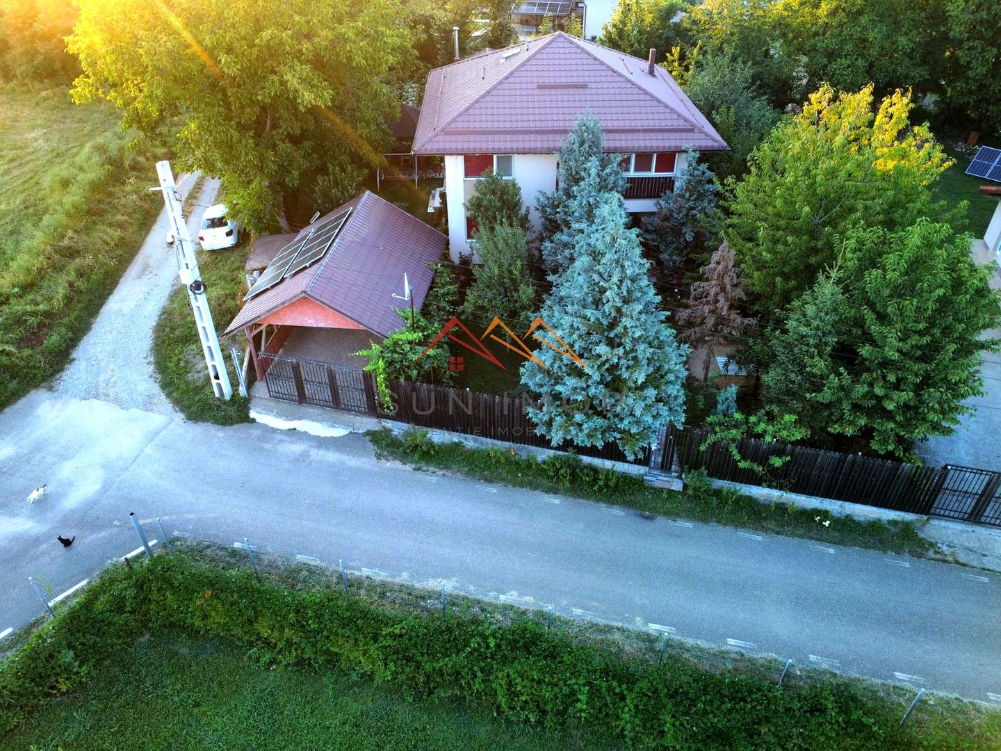 CASĂ NOUĂ | 4 CAMERE | SISTEM FOTOVOLTAIC | URLETA, ZONĂ VERDE - Poză 2