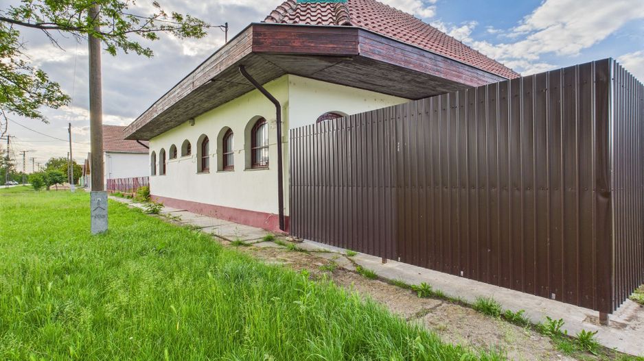 Casă cu 3 camere pentru investiții în Battonya - Poză 1