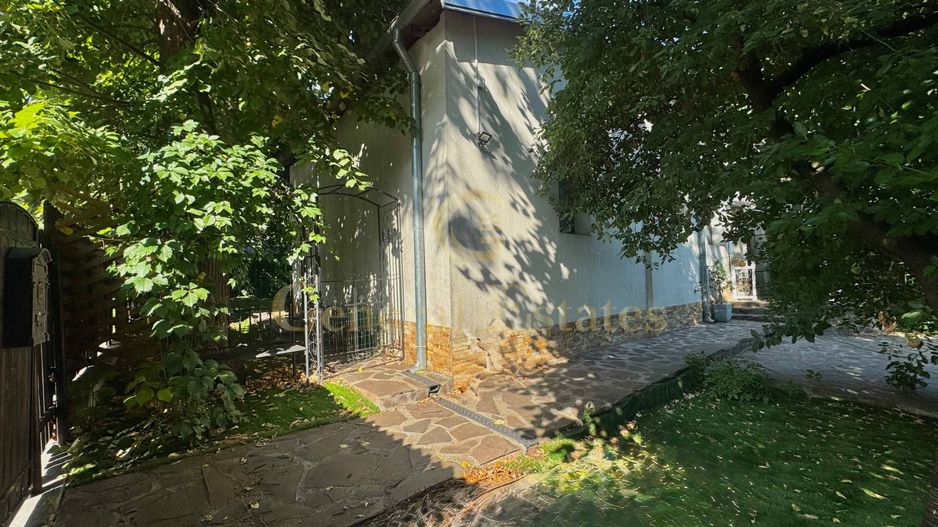 Spre Vânzare Proprietate remarcabilă cu 6 camere în inima Iașului ! - Poză 14