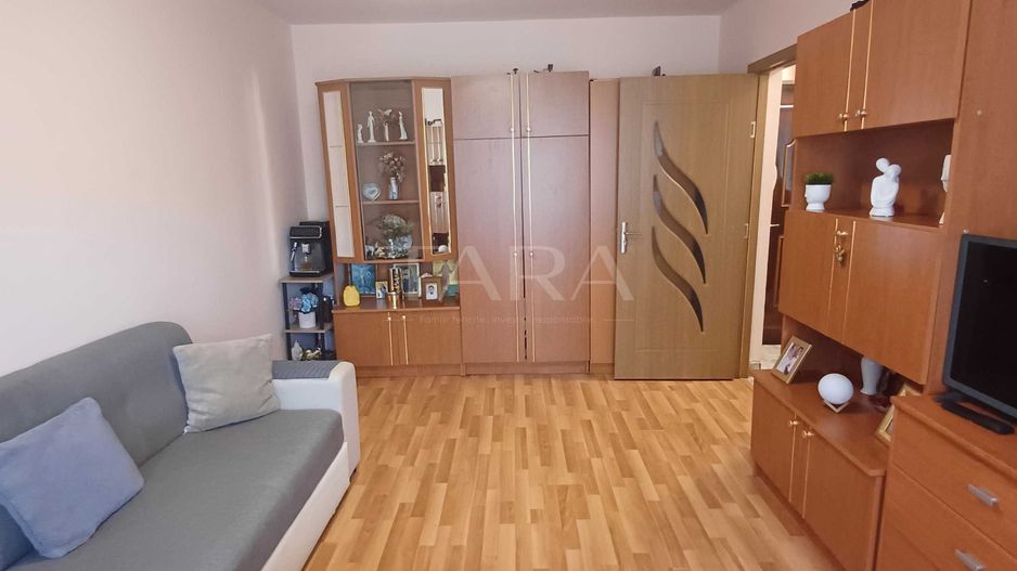 Apartament cu 2 camere, etaj intermediar, lift și balcon, zona Minerva - Poză 1