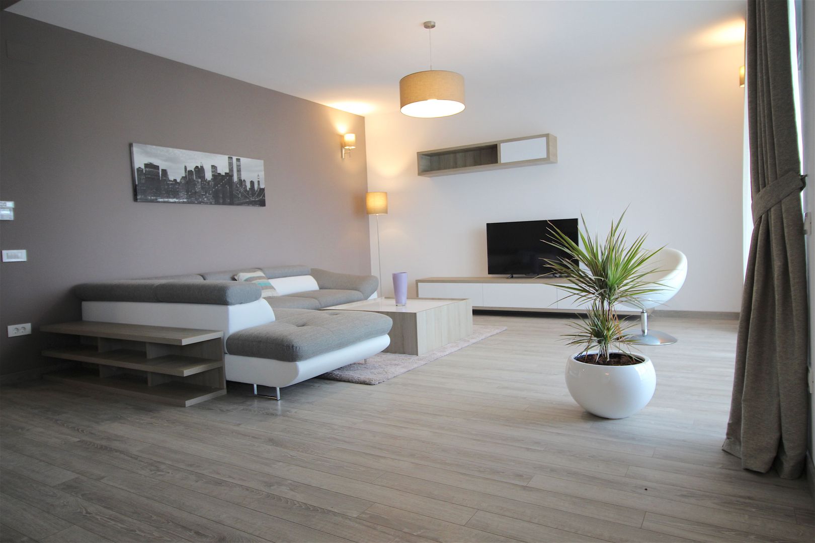 Apartament cu 3 camere de închiriat în zona Nord - Poză 1