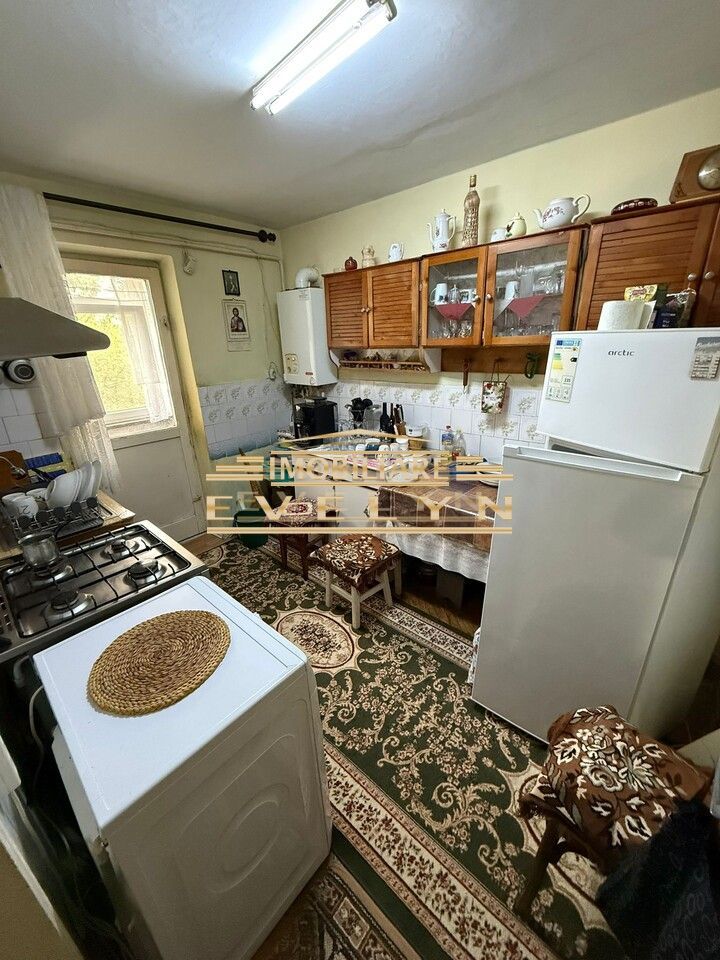 Apartament 3 camere de vânzare – Etaj 1 – Zona Școala Nr. 7 - Poză 2
