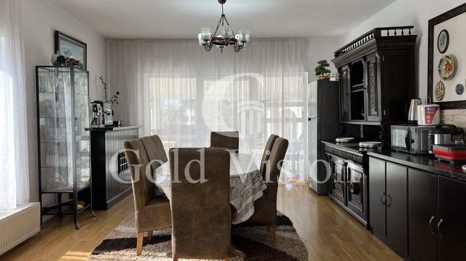 Case cu 7 camere, curte proprie + spălătorie, în Sighetu Marmației - Poză 6