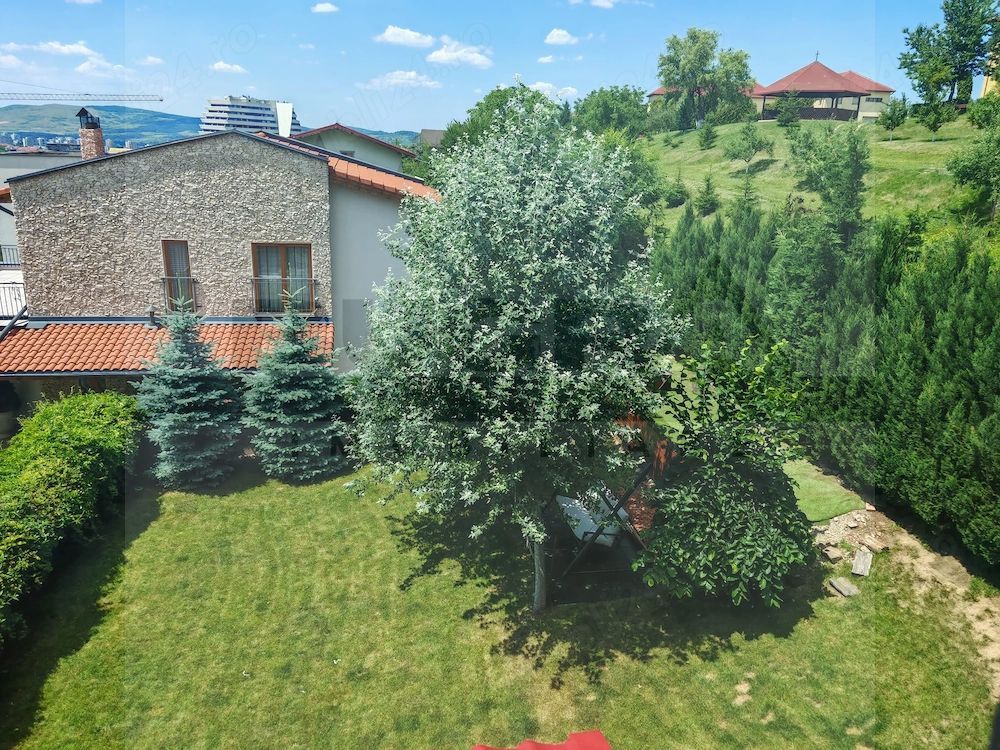 Casa individuala 240 utili, 850 teren, 2 garaje, zona Eugen Ionesco - Poză 2