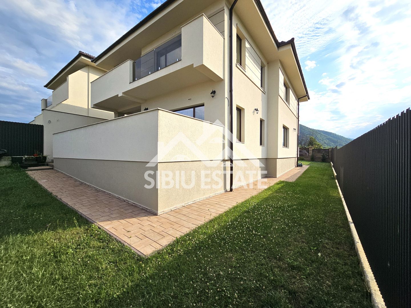 Casa Sibiu Cisnadioara, casa cu garaj, 5 camere, 3 bai - Poză 3