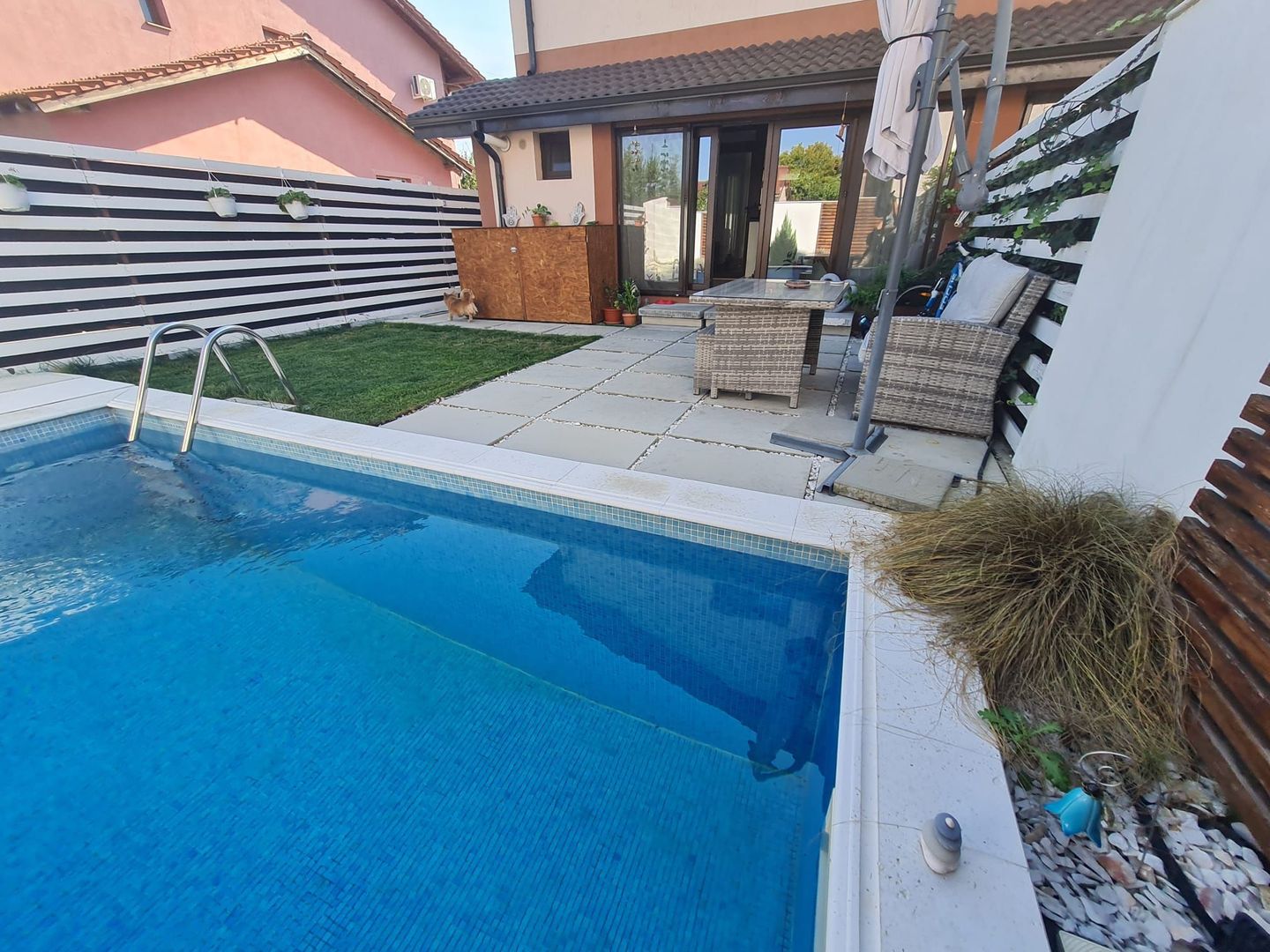 Duplex minimalist cu piscina - Poză 29