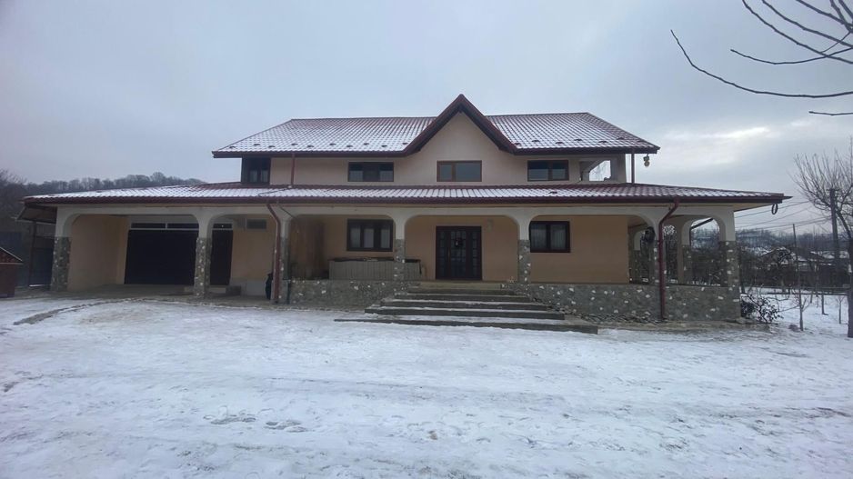Casă de vânzare în Pucioasa! - Poză 1