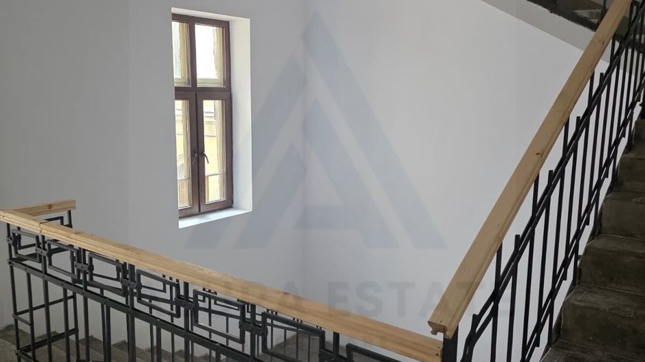 Garsonieră renovata 35 mp etaj 1 dispune de  pivnita in zona Centrala - Poză 10