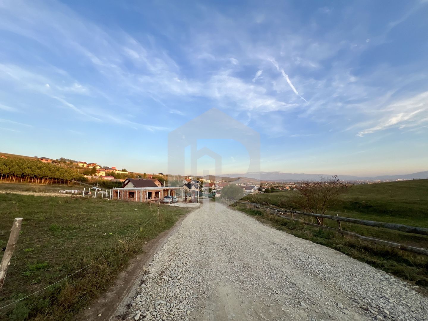 Parcela teren intravilan cu PUZ  si utilitati- Sura Mare- 352 MP - Poză 3