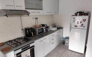 Casa Baicoi Central 125 mp s.u. 1364 mp teren. - Poză 4