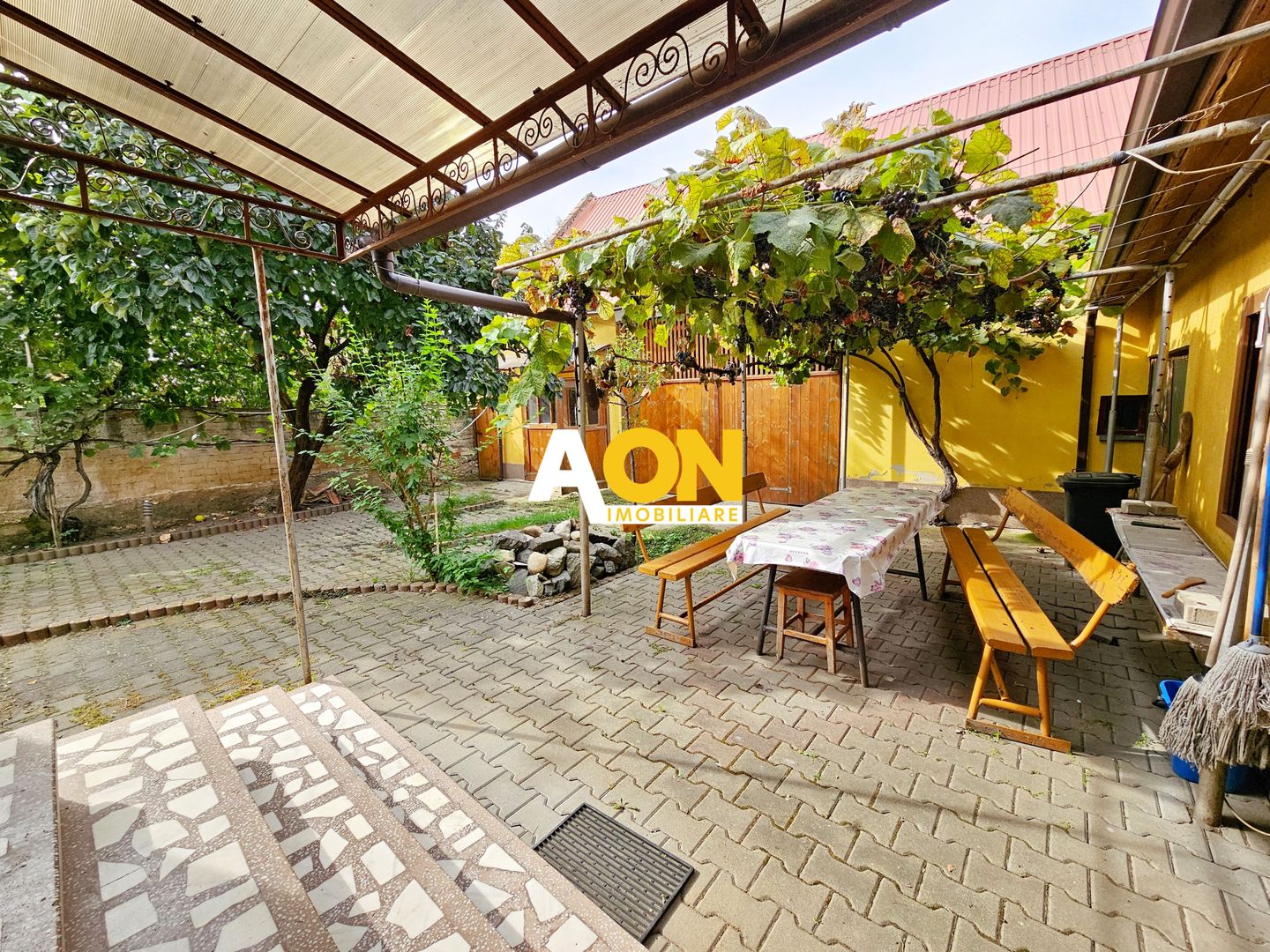 Casa cu 4 camere, 2024 mp teren, la asfalt, cu utilitati, Vintu de Jos - Poză 3