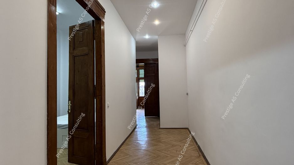 Apartament Patrimonial 150 mp | Balcon cu vedere directa spre Piata Victoriei - Poză 6